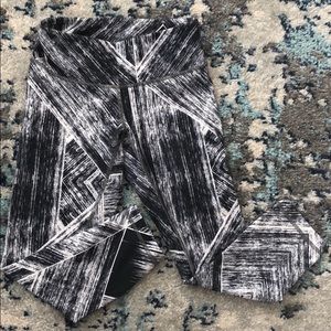 Lululemon medium rise wunder under crop.